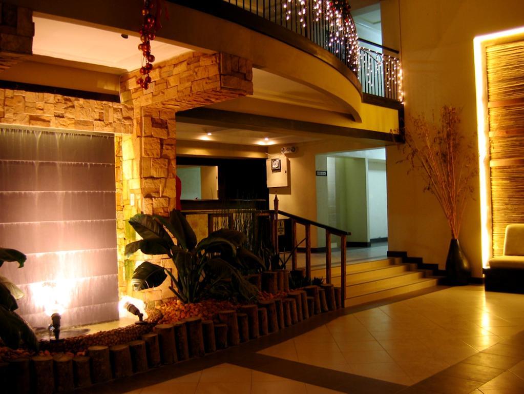 Lancaster Hotel Cebu Мактан Екстер'єр фото