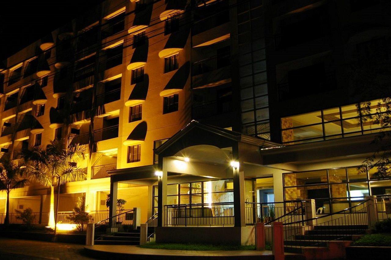 Lancaster Hotel Cebu Мактан Екстер'єр фото