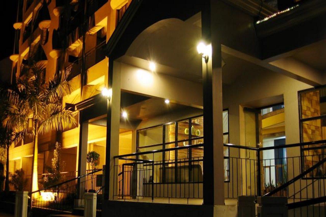 Lancaster Hotel Cebu Мактан Екстер'єр фото