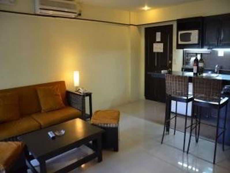 Lancaster Hotel Cebu Мактан Екстер'єр фото