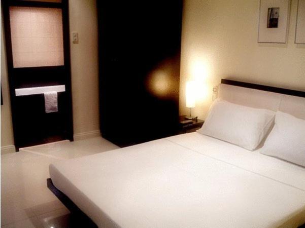 Lancaster Hotel Cebu Мактан Екстер'єр фото